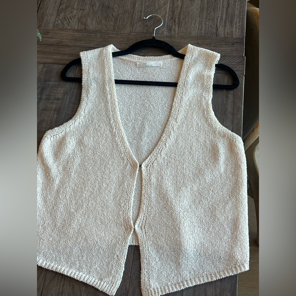Oak + Fort Cream Knit Sleeveless Sweater Vest. In new condition.
